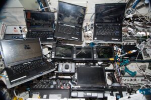 ISS-38_EVA-1_Laptops stazione spaziale